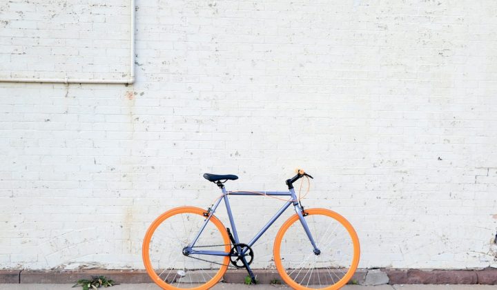 Vélo pour coureur : utiliser l’entraînement croisé sans perdre ses repères de course